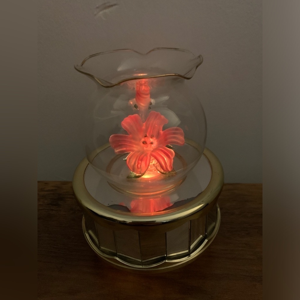 Vtg Hand Sculptured Flower In Glass Gold Rotating Light-Up Mirrored Music Box